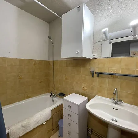 T3 Avec Balcon, - Fr-1-804-25 *